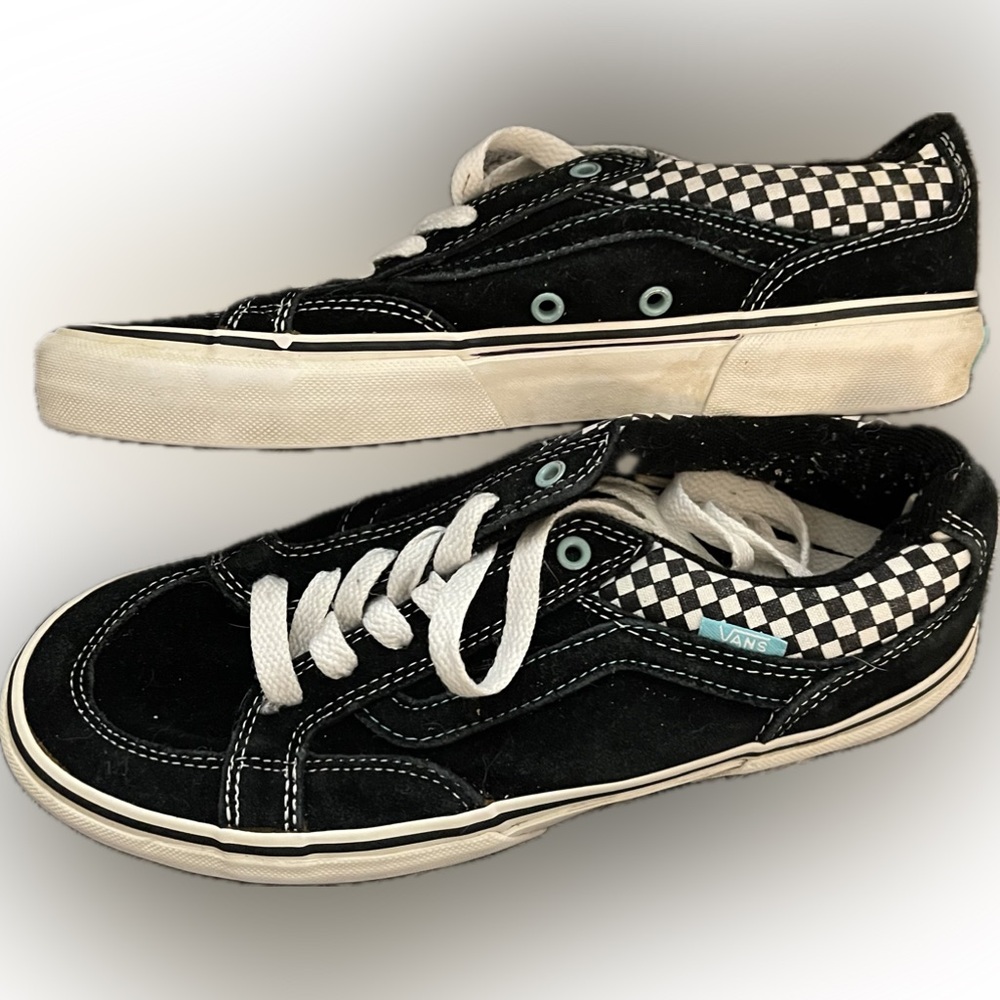 Men’s Vans size 9.5 lace up sneakers tennis shoes